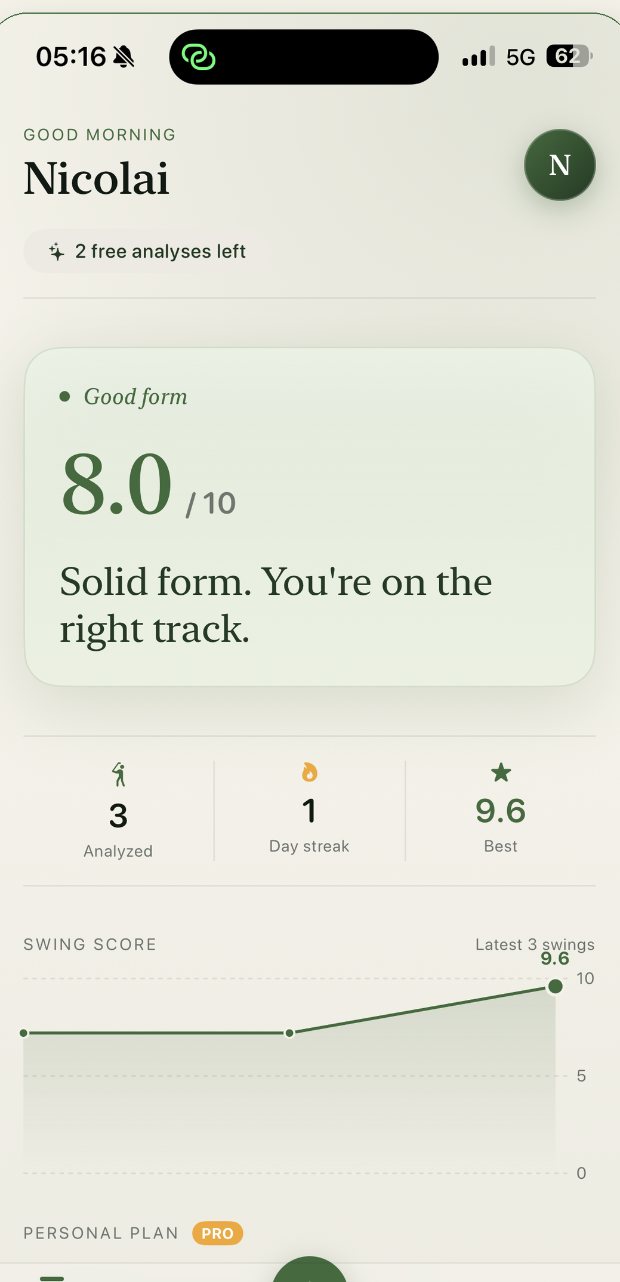 FormCaddie home screen showing an 8.0 swing score, day streak, personal best, and score trend.